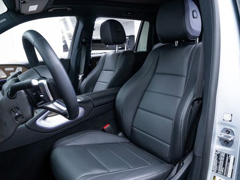 Used 2025 Mercedes-Benz GLS 450 4MATIC image 17