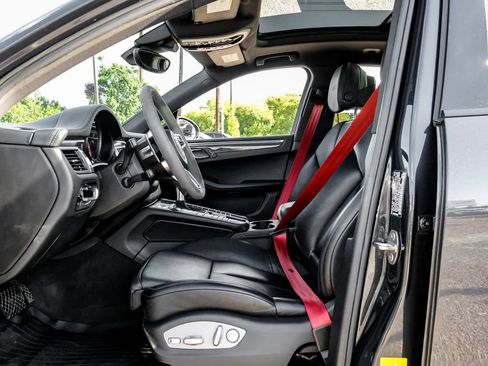 Used 2018 Porsche Macan GTS AWD/4WD image 36