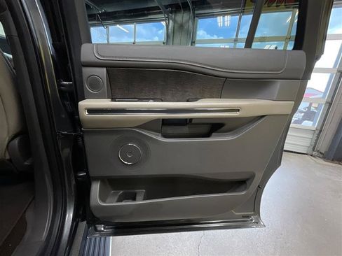 Used 2019 Ford Expedition Max Limited image 24