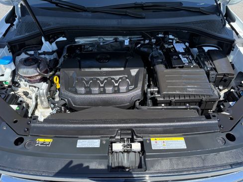 Used 2024 Volkswagen Tiguan SE AWD/4WD image 20