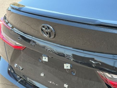 Used 2025 Toyota Camry SE FWD image 9