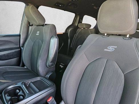 Used 2020 Chrysler Pacifica Touring w/ Advanced Safetytec Group FWD image 11