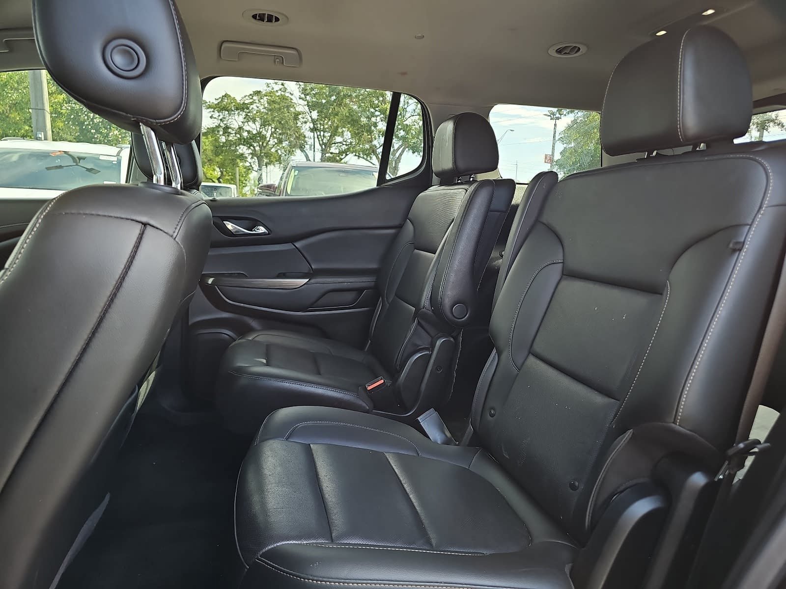 Used 2023 GMC Acadia SLT w/ Preferred Package FWD image 13