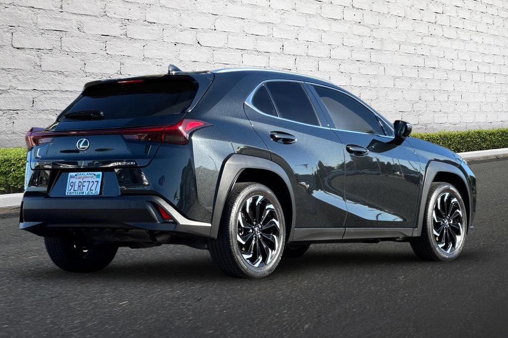 Used 2024 Lexus UX 250h FWD image 4