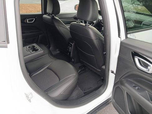 New 2026 Jeep Compass Latitude image 32