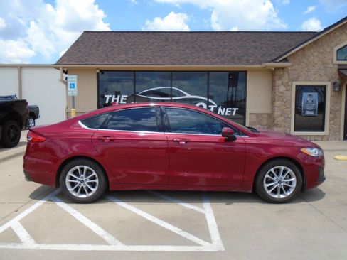 Used 2019 Ford Fusion SE FWD image 4