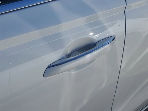 Used 2024 Genesis GV70 2.5T w/ Advanced Package image 8