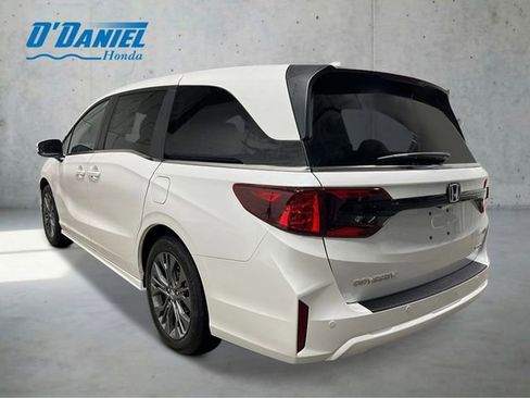 New 2026 Honda Odyssey Touring image 3