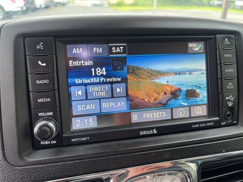 Used 2014 Chrysler Town & Country Touring-L FWD image 15