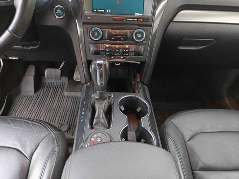 Used 2018 Ford Explorer XLT w/ Equipment Group 202A AWD/4WD image 15