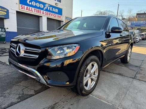 Used 2018 Mercedes-Benz GLC 300 w/ Premium Package image 1
