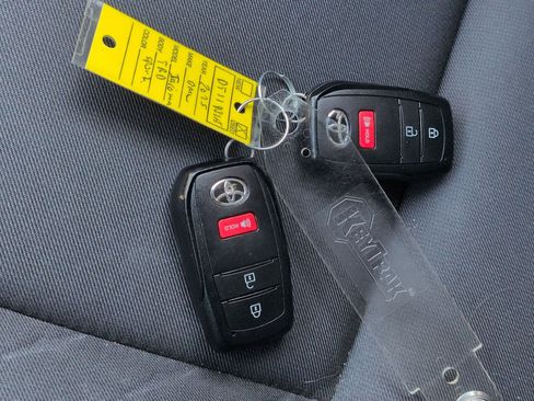 Used 2025 Toyota Tacoma SR5 image 33