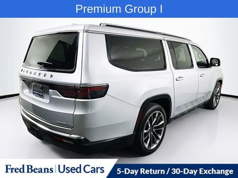 Used 2023 Jeep Wagoneer L Series III w/ Premium Group I AWD/4WD image 10