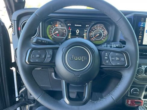Used 2025 Jeep Wrangler Unlimited Rubicon AWD/4WD image 21