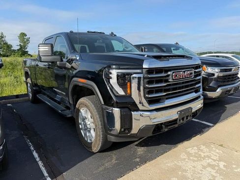Used 2024 GMC Sierra 2500 SLE w/ SLE Value Package; AWD/4WD image 4