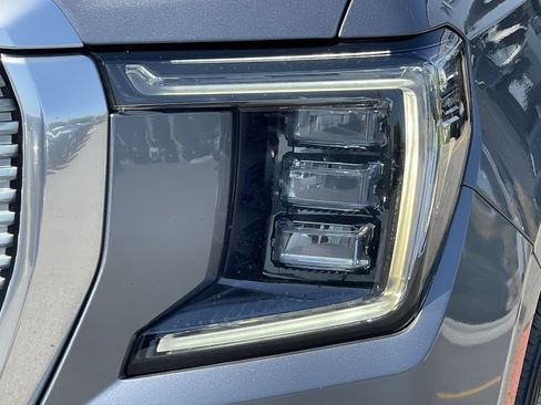 Used 2021 GMC Yukon Denali w/ Denali Ultimate Package AWD/4WD image 16