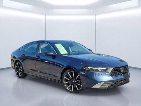 Used 2023 Honda Accord Touring image 1