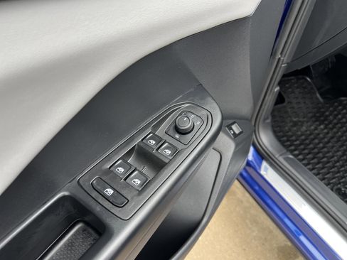 Used 2022 Volkswagen Taos SE w/ Panoramic Sunroof Package image 14