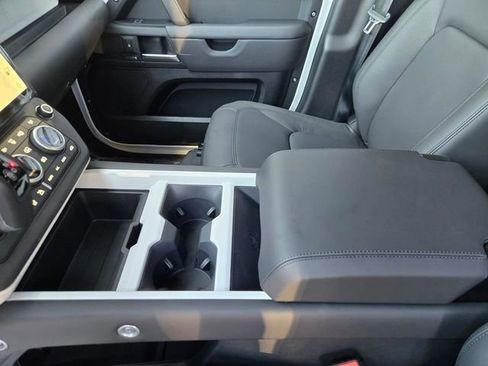 Used 2026 Land Rover Defender 110 X-Dynamic SE image 15