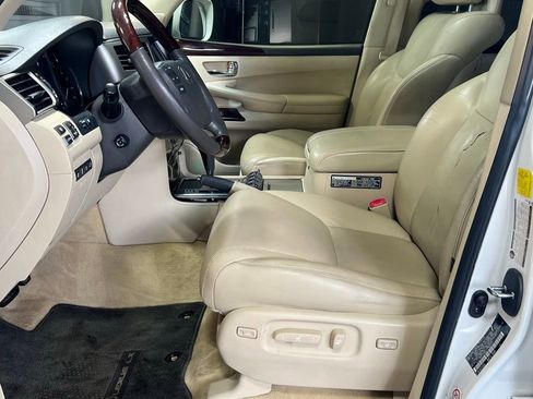 Used 2013 Lexus LX 570 4WD w/ Luxury Pkg image 12
