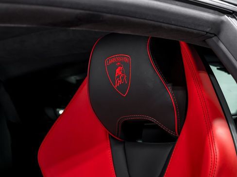 Used 2021 Lamborghini Huracan EVO RWD image 20