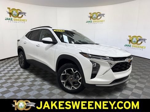 Used 2025 Chevrolet Trax LT w/ Driver Confidence Package FWD image 1