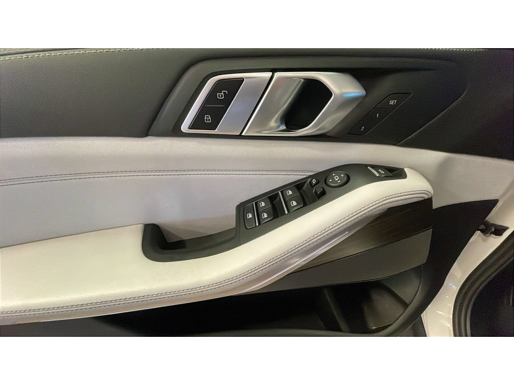Used 2024 BMW X5 xDrive40i w/ Premium Package AWD/4WD image 10