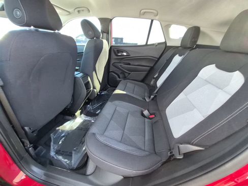 New 2026 Chevrolet Trax LS w/ LS Convenience Package FWD image 32
