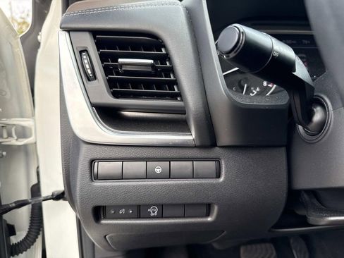 Certified 2023 Nissan Rogue SV image 32