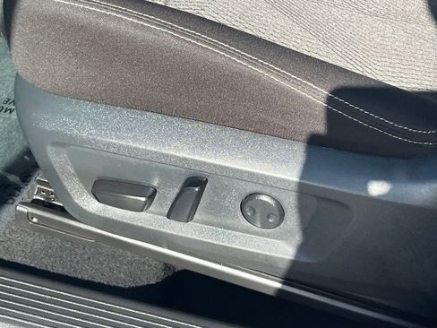 Used 2025 Nissan Rogue SV FWD image 22