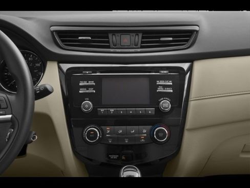 Used 2017 Nissan Rogue SV image 7