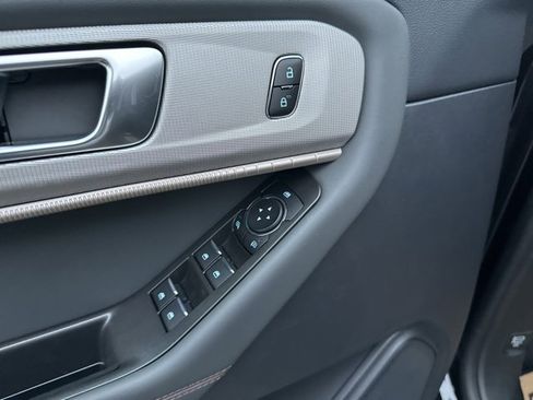 Used 2025 Ford Explorer Active image 16