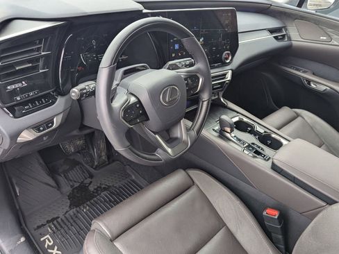 Used 2025 Lexus RX 350 w/ Luxury Package image 4