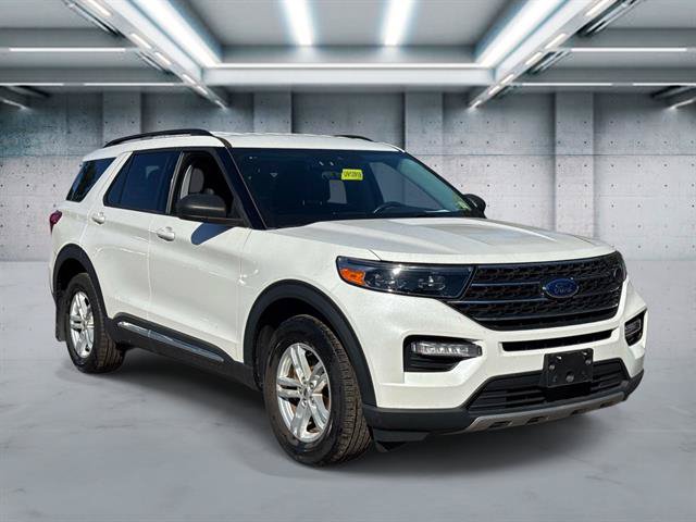 Certified 2023 Ford Explorer XLT w/ Equipment Group 202A AWD/4WD image 3