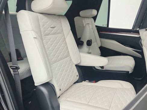 Certified 2025 Cadillac Escalade Sport Platinum w/ LPO, Floor Liner Package AWD/4WD image 27
