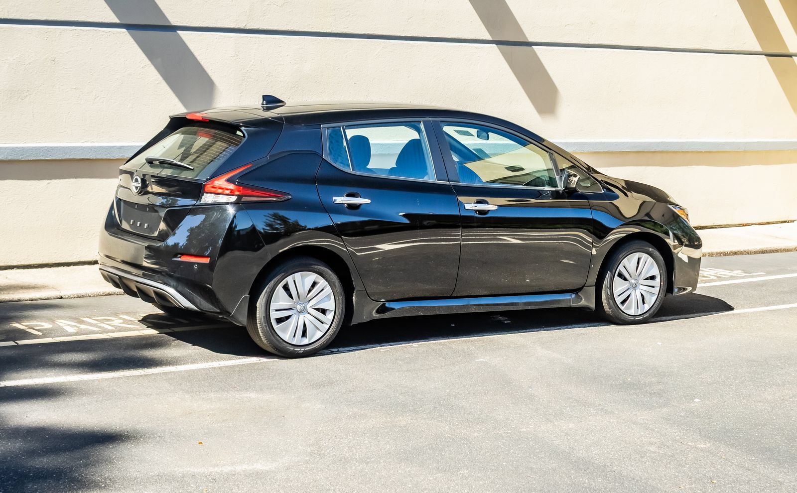 Used 2025 Nissan Leaf S FWD image 8