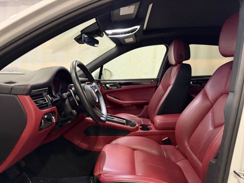 Certified 2023 Porsche Macan S image 5