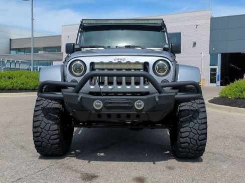 Used 2014 Jeep Wrangler Unlimited Sahara w/ Dual Top Group AWD/4WD image 3