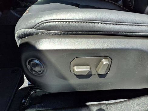 Used 2025 Jeep Gladiator Sport AWD/4WD image 16