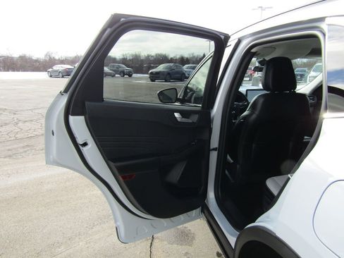 Used 2025 Ford Escape SE FWD image 36
