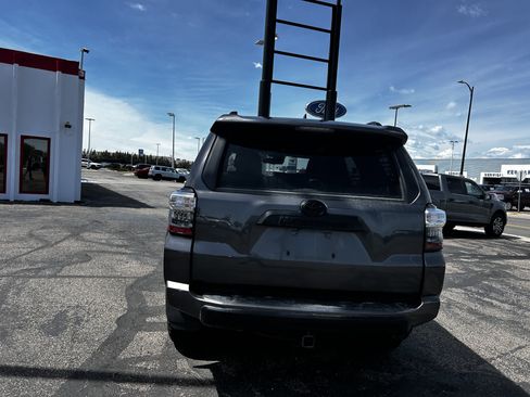 Used 2022 Toyota 4Runner TRD Off-Road AWD/4WD image 4