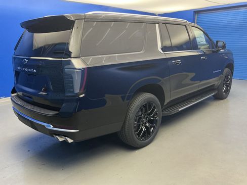 New 2026 Chevrolet Suburban High Country w/ Sun And Tow Package AWD/4WD image 7
