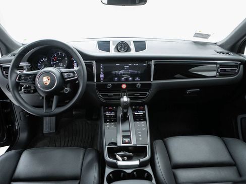 Certified 2026 Porsche Macan AWD/4WD image 13