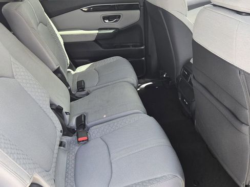 Used 2023 Honda Pilot LX image 16