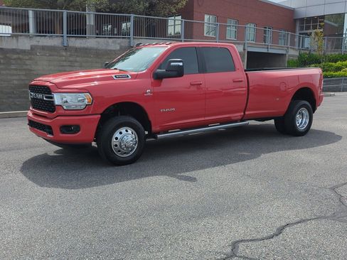 Used 2024 RAM 3500 Big Horn w/ Sport Appearance Package AWD/4WD image 3