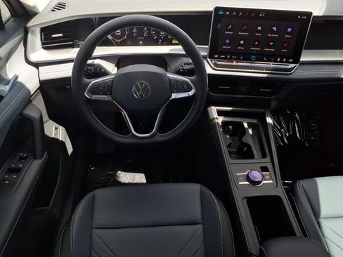 New 2026 Volkswagen Tiguan SE FWD image 12