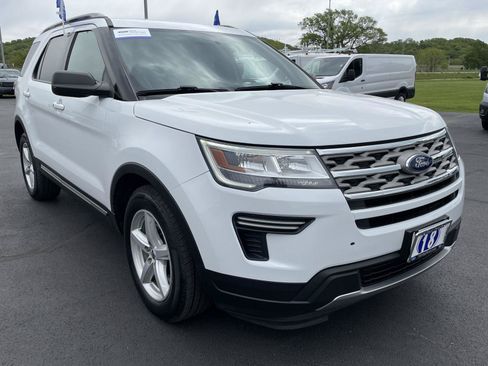 Certified 2018 Ford Explorer XLT FWD image 7