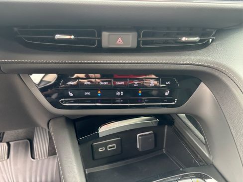 Used 2023 Buick Envision Preferred AWD/4WD image 31
