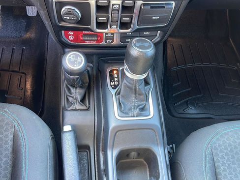 Used 2024 Jeep Wrangler Unlimited Rubicon 4xe AWD/4WD image 27