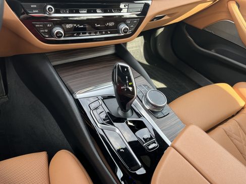 Used 2022 BMW 540i w/ Premium Package image 11